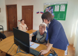 С заботой о старшем поколении: в ЛНР проходят познавательные встречи для пенсионеров