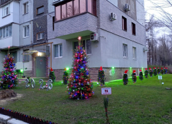 Луганчане, которые украсили дом на квартале Гагарина, получили подарки от Администрации города