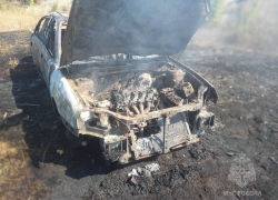 В Роскошном в пожаре полностью сгорел автомобиль 