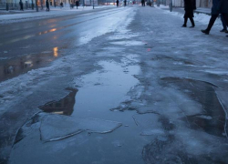 Без дождя и снега, но со льдом встретит понедельник Луганск