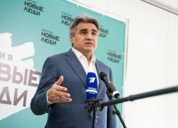 Мигрантов отправят на родину: партия «Новые люди» предлагает ввести полный цифровой контроль