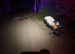 В Станично-Луганском районе подросток на мопеде наехал на коляску с полугодовалым малышом