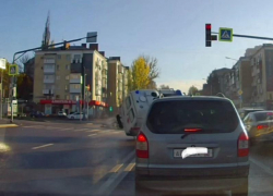 Госпитализирован водитель перевернувшейся в Луганске скорой