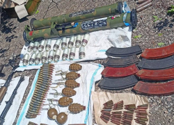 «Тихая охота» удалась: в лесу ЛНР нашли схрон с оружием и боеприпасами