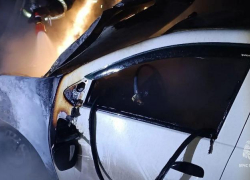 В Луганске загадочно сгорел автомобиль