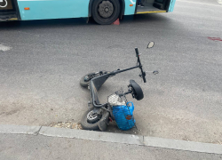 Самокатчик попал под колеса автобуса в Луганске