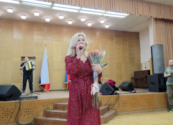 Виктория Цыганова дала концерт для раненых военнослужащих ЛНР