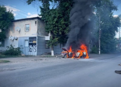 Из ремонта – в утиль: пожар уничтожил автомобиль в Красном Луче ЛНР