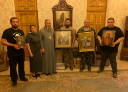 Украденные украинскими боевиками иконы 19 века возвращены в церковь Луганска