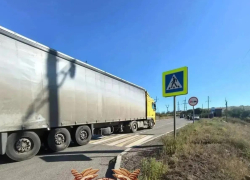 Грузовой тягач наехал на подростка в Красном Луче ЛНР