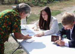 В ЛНР для курян организовали выездные избирательные участки