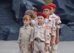 Дети ЛНР вступили в ряды «Юнармии» в годовщину освобождения Луганщины от немецко-фашистских захватчиков 