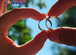 Брак без сюрпризов: в ЗАГСах ЛНР запретили менять сценарий церемонии