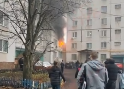 В многоэтажке на Герстале в Луганске полыхает квартира