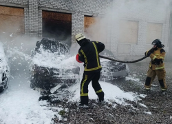 ВСУ сожгли автомобили мирных жителей в ЛНР