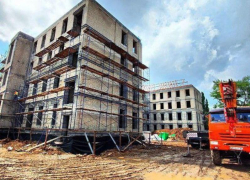 В Краснодонском роддоме специалисты устанавливают новую модульную газовую котельную 