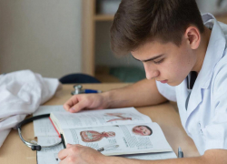 «Ъ»: в ЛНР студентам-медикам придется отрабатывать меньше