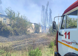 Пожарные спасли мужчину из горящего дома в Антраците ЛНР