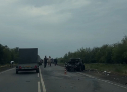 В ЛНР лихач, выскочив на встречку, устроил жуткую массовую аварию