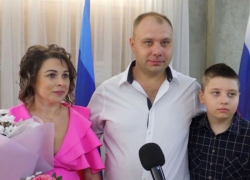 Из ЗАГСа на выборы: молодожены в ЛНР решили проголосовать после бракосочетания