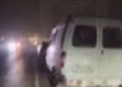 Появилось видео километровой очереди в МРЭО в Луганске