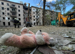 В Луганске после обстрела повреждены 33 дома, четыре человека убиты, десятки – ранены