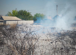Борьба с огнем в Станично-Луганском районе продолжается