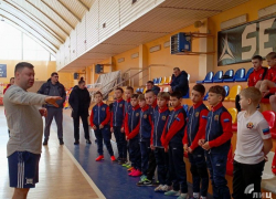 Звезда мини-футбола провел мастер-класс для юных спортсменов Луганска