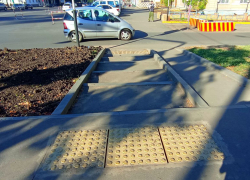 Тактильная плитка появилась на улице Коцюбинского в Луганске