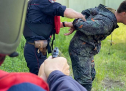 Военнослужащего из Хабаровска подозревают в убийстве двоих граждан под Луганском