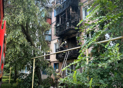 В Ровеньках ЛНР два пожара – горели балконы многоэтажки и крыша частного дома