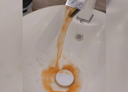 «Апельсиновый сок» вместо обычной воды из крана получили жители Луганска