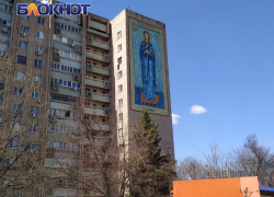 В Луганске завершают мурал Богородицы