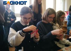  Лучики света и надежды для особенных ребят: в Луганске открылась выставка детского творчества