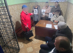 «Ясновидящие» на доверии: в Свердловске ЛНР поймали семью мошенников
