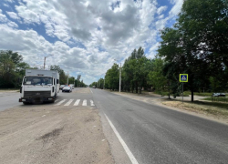 Несовершеннолетнюю девочку сбили на пешеходном переходе в Стаханове ЛНР
