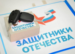 Ветеранам СВО из ЛНР вручили ключи от автомобилей