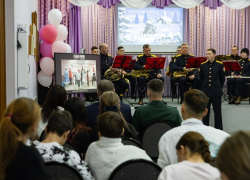 Новогоднее чудо: воспитанники детских домов Луганска и Хабаровска поздравили друг друга онлайн