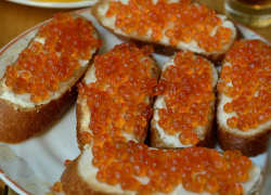 Космические цены на красную икру показали в Луганске