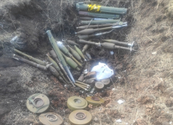 Гранатометы, мины и выстрелы к РПГ обнаружили полицейские в Славяносербском районе ЛНР