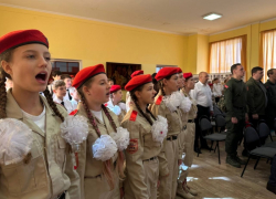 Под песню «Я - гражданин России» в Луганске открылся первый Дом «Юнармии»