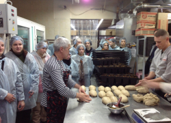 Почту, ритейл-компанию и ИТ-компанию посетили луганские школьники