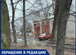 "Под подъездом вонючее болото": луганчане повально жалуются на канализационные стоки