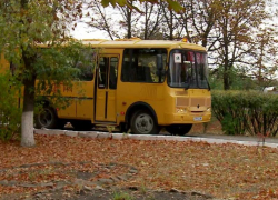 Пять новых автобусов школам Краснодонского района ЛНР передала Тюменская область