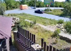 Микроавтобус снес легковушку и врезался в столб в Антраците ЛНР