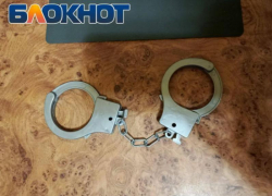 Кулаки и нож в шею: луганский рецидивист пытался зарезать двоих женщин