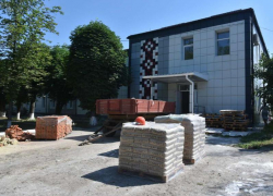 Для всех жителей района: центральную многопрофильную больницу Марковки ремонтируют воронежские строители