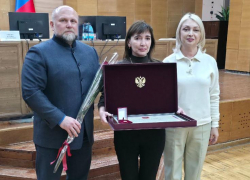 Президент удостоил медиков ЛНР госнаград