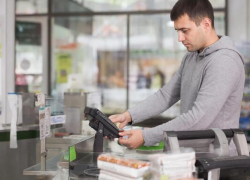 31-летний житель ЛНР нарвался на уголовку из-за чужой банковской карты