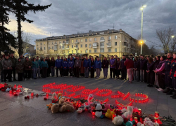 В Луганске почтили память жертв теракта в «Крокус Сити Холле»